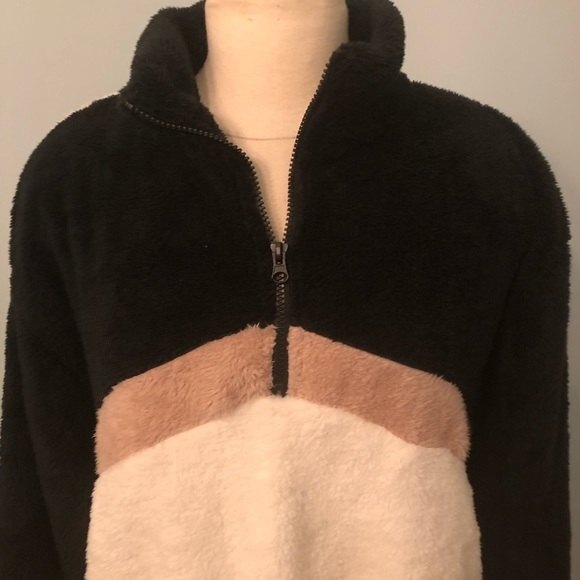 NWT Colsie Chevron Cozy Sherpa Lounge Sweatshirt - Picture 3 of 9